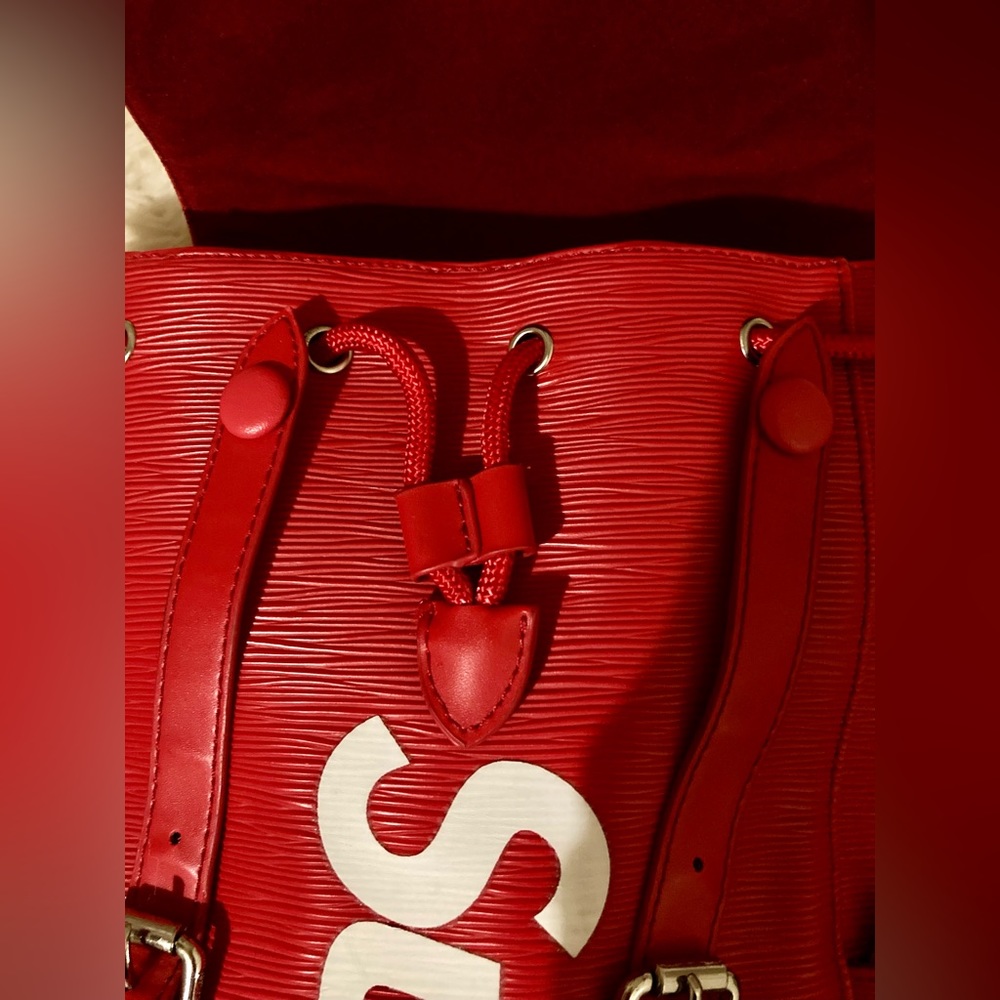 Louis Vuitton x Supreme Christopher Backpack Epi Red - Picture 7 of 12